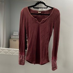 Free People / We The Free V-neck long sleeve top.